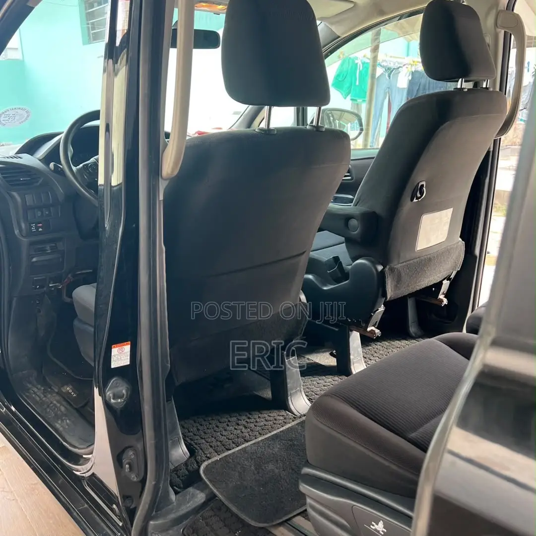 Toyota Voxy V 2WD 7-Seater 2014 Blue