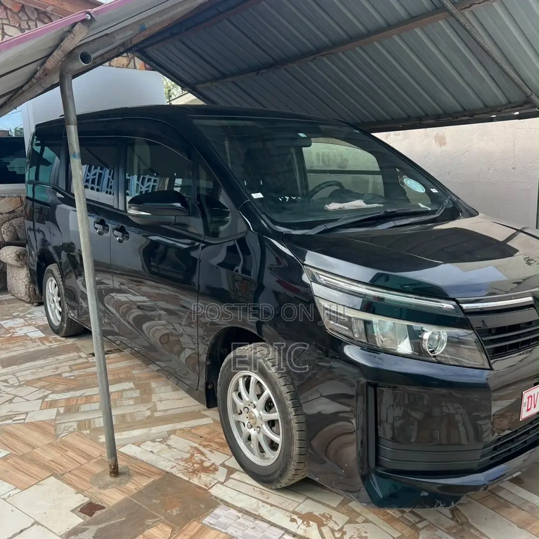 Toyota Voxy V 2WD 7-Seater 2014 Blue