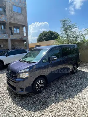 Toyota Voxy 2013 Blue