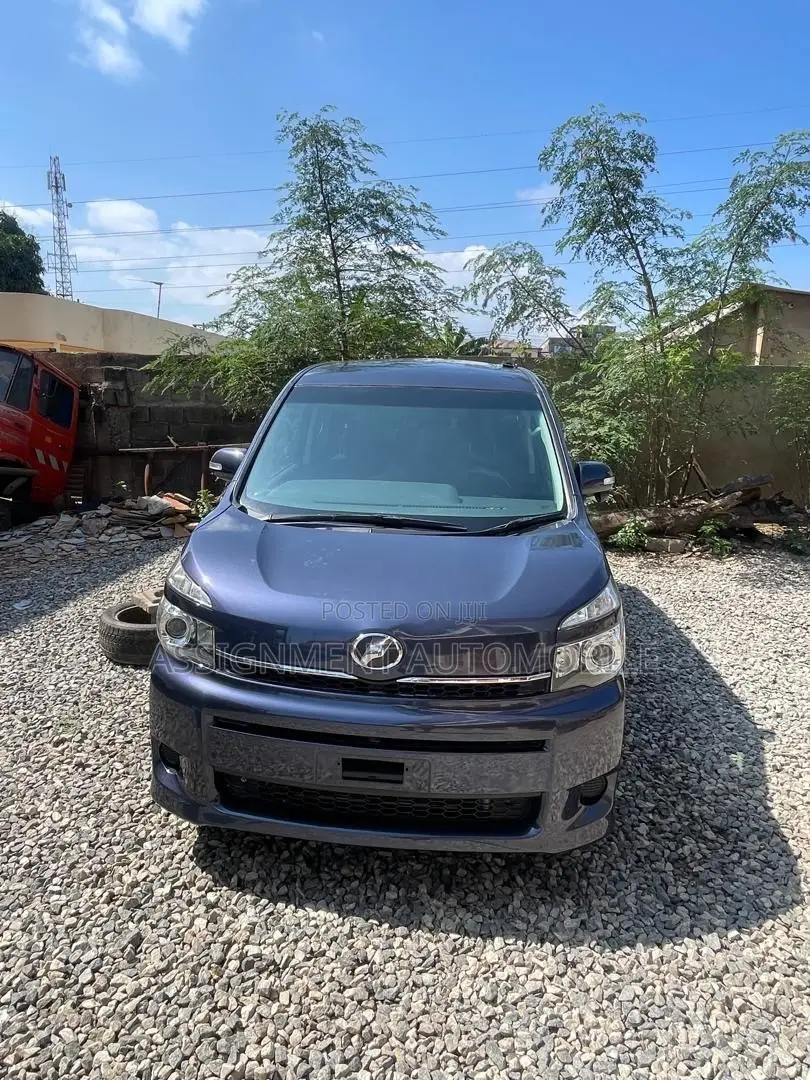 Toyota Voxy 2013 Blue
