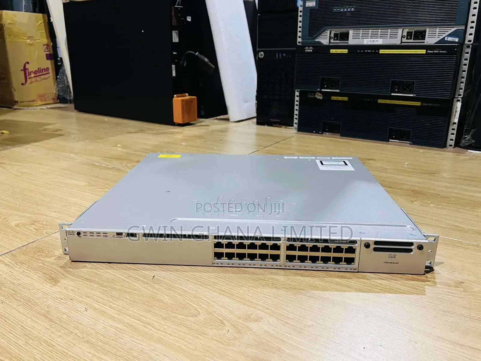 WS-C3850-24T-S, Cisco Catalyst 3850 Switch, 24xGE Ports/Ip Base