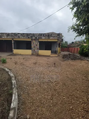5bdrm House in Ahotor Fm, Lashibi for sale