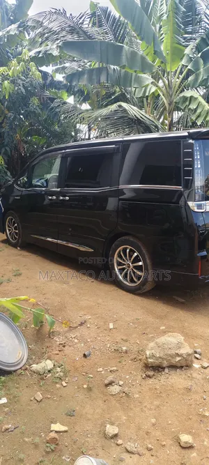 Toyota Voxy V 2WD 7-Seater 2014 Black