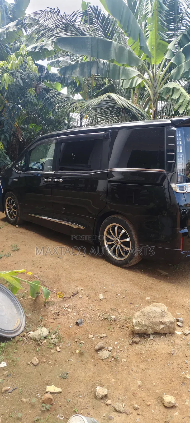 Toyota Voxy V 2WD 7-Seater 2014 Black