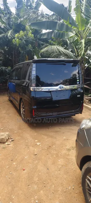 Toyota Voxy V 2WD 7-Seater 2014 Black