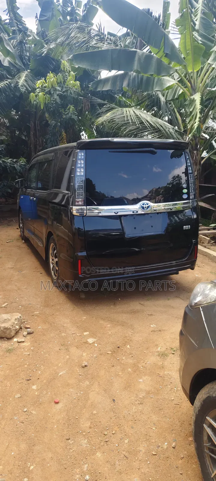 Toyota Voxy V 2WD 7-Seater 2014 Black