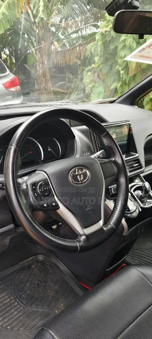 Toyota Voxy V 2WD 7-Seater 2014 Black