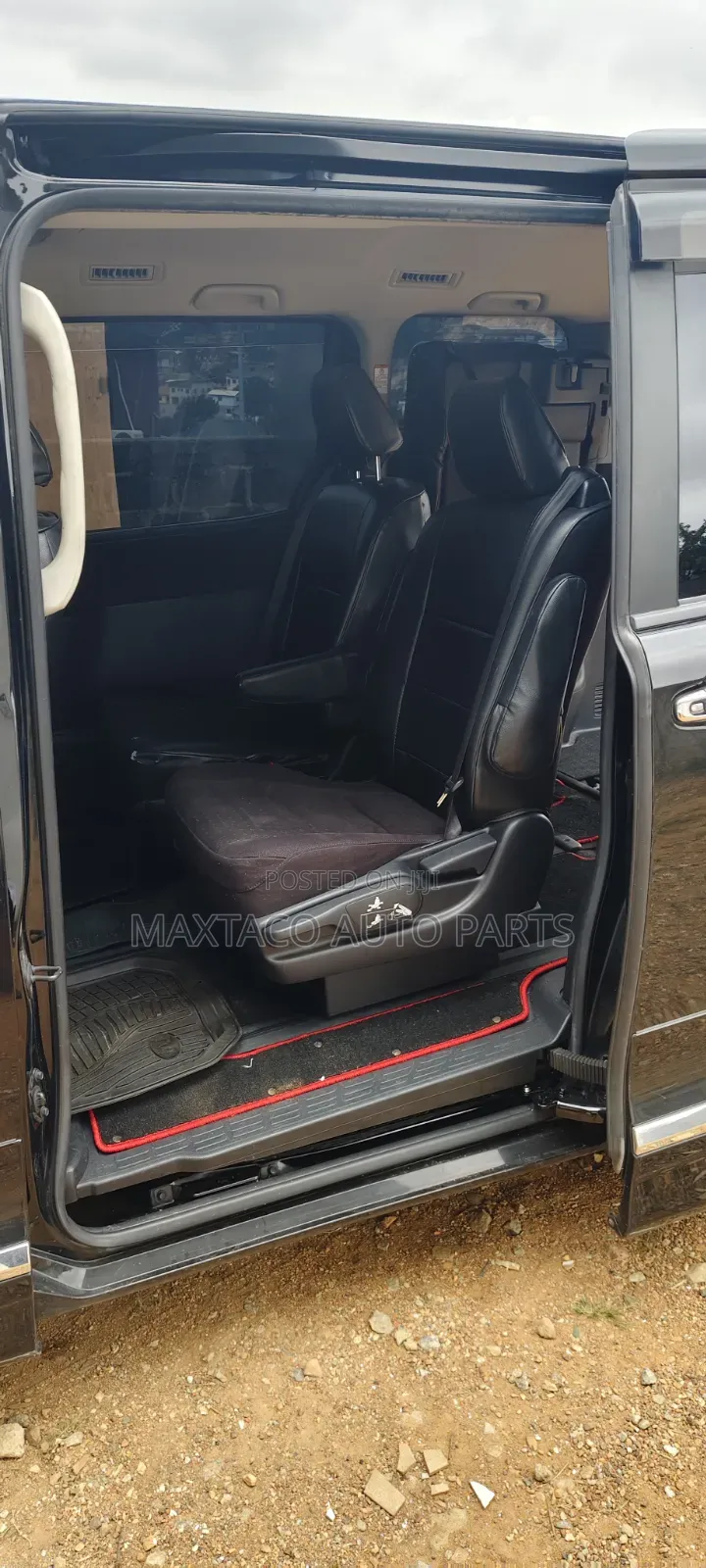 Toyota Voxy V 2WD 7-Seater 2014 Black
