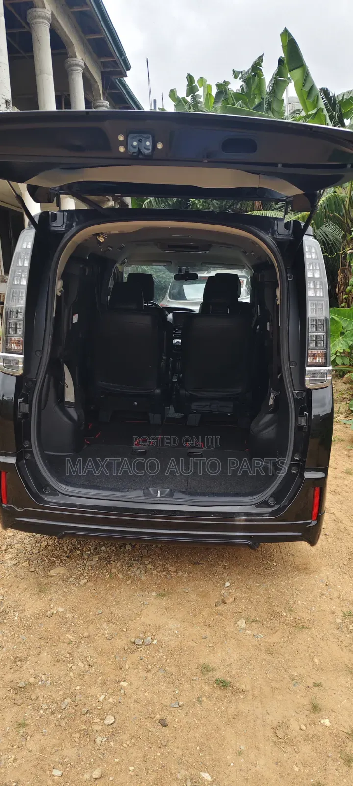 Toyota Voxy V 2WD 7-Seater 2014 Black