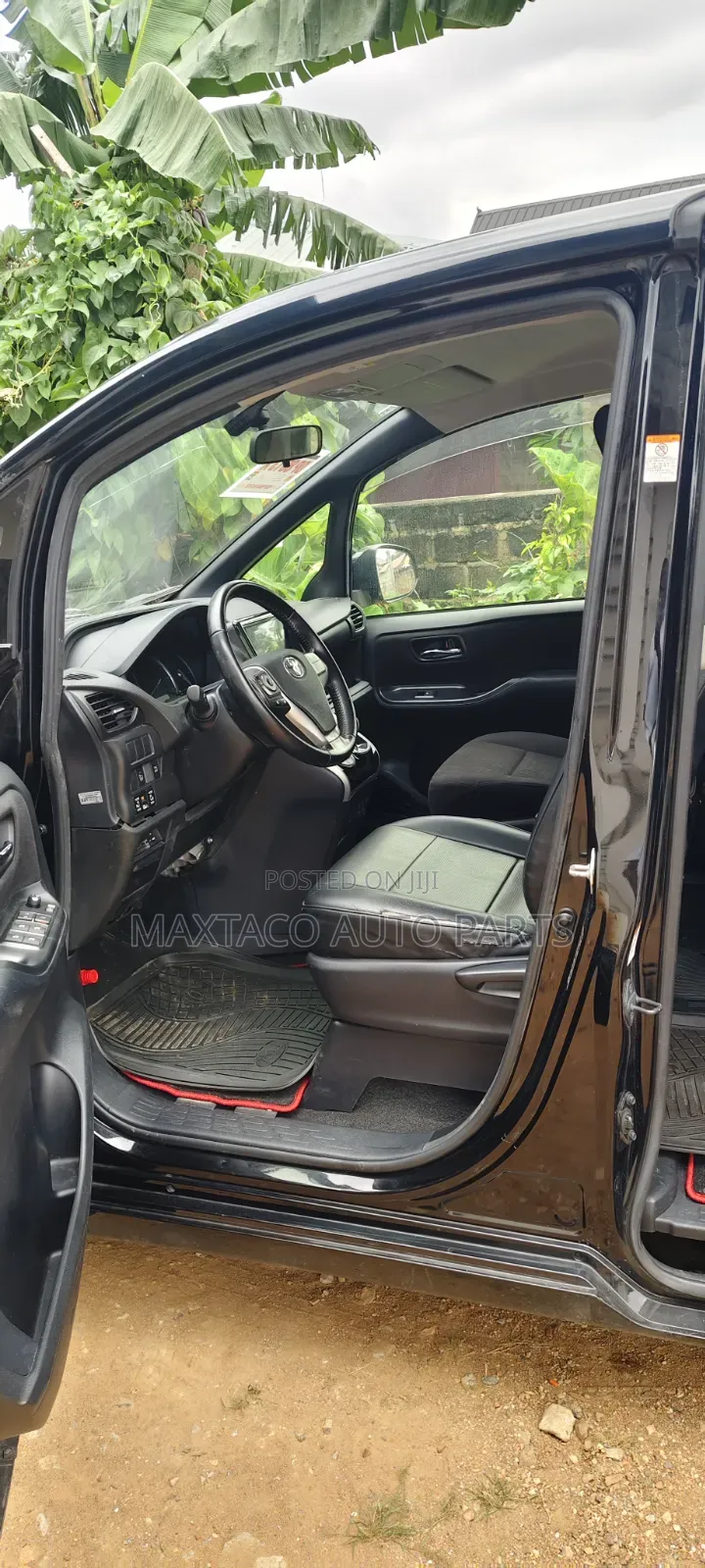 Toyota Voxy V 2WD 7-Seater 2014 Black