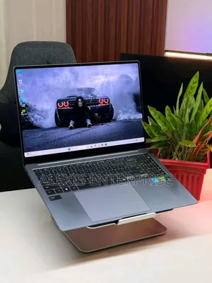 New Laptop Samsung Galaxy Book5 Pro 32GB Intel Core i7 SSD 1T