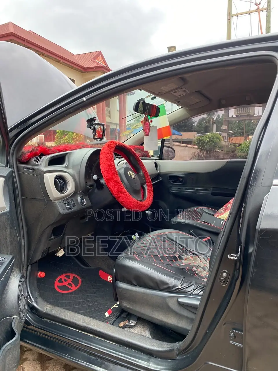 Toyota Vitz 1.3 AWD 3dr 2013 Black