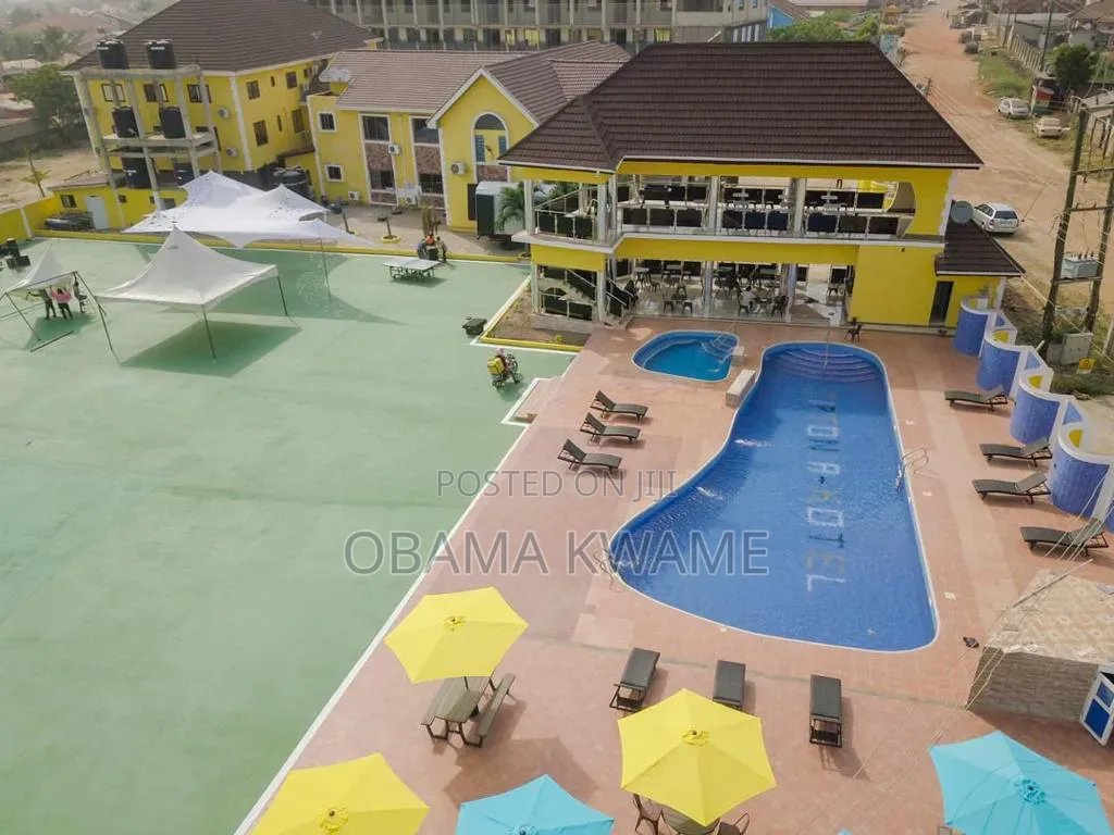 34 Rooms Hotel Sitting on a 1 Half Plot for Sale at Adjirganor