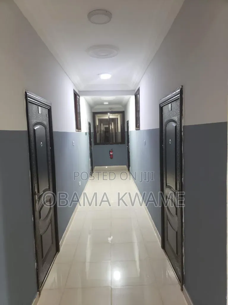 34 Rooms Hotel Sitting on a 1 Half Plot for Sale at Adjirganor