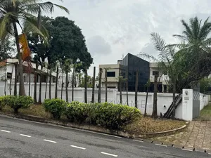 5bdrm Mansion in Laryea Homes, Airport Residential Area for sale