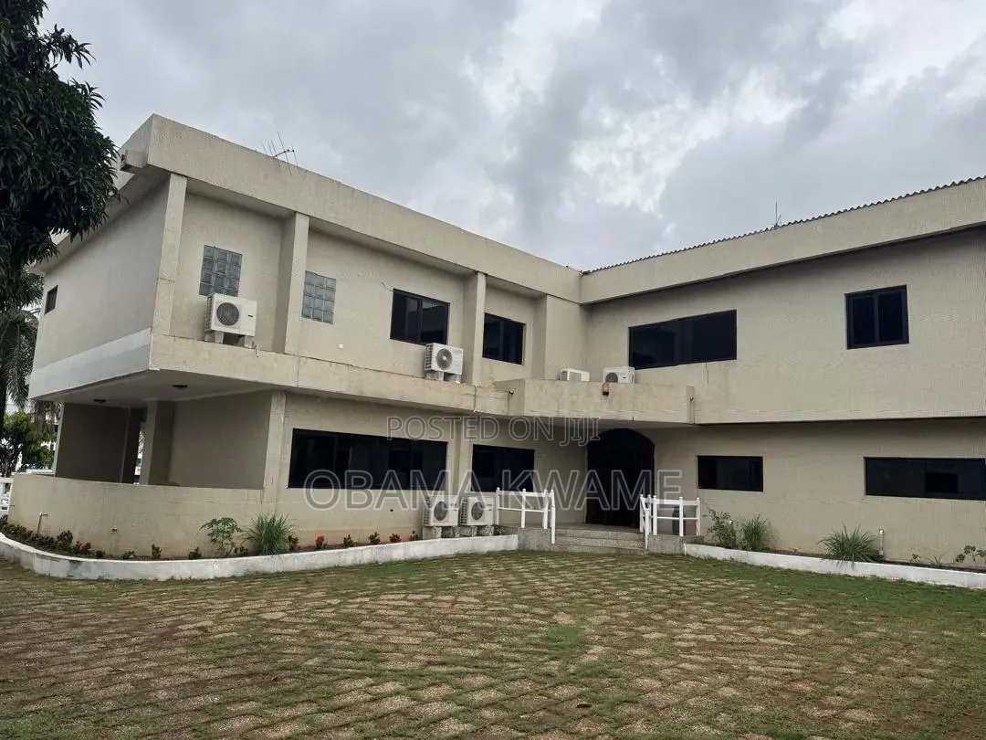 5bdrm Mansion in Laryea Homes, Airport Residential Area for sale