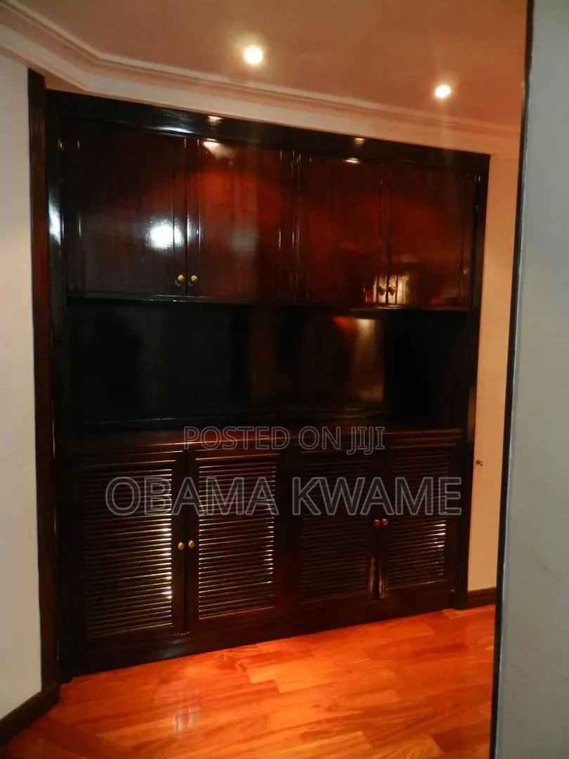 5bdrm Mansion in Laryea Homes, Airport Residential Area for sale