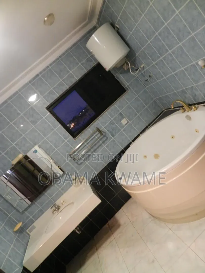 5bdrm Mansion in Laryea Homes, Airport Residential Area for sale