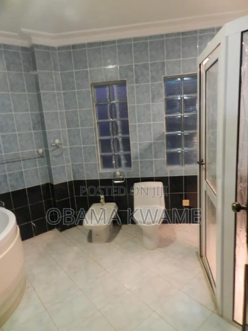 5bdrm Mansion in Laryea Homes, Airport Residential Area for sale