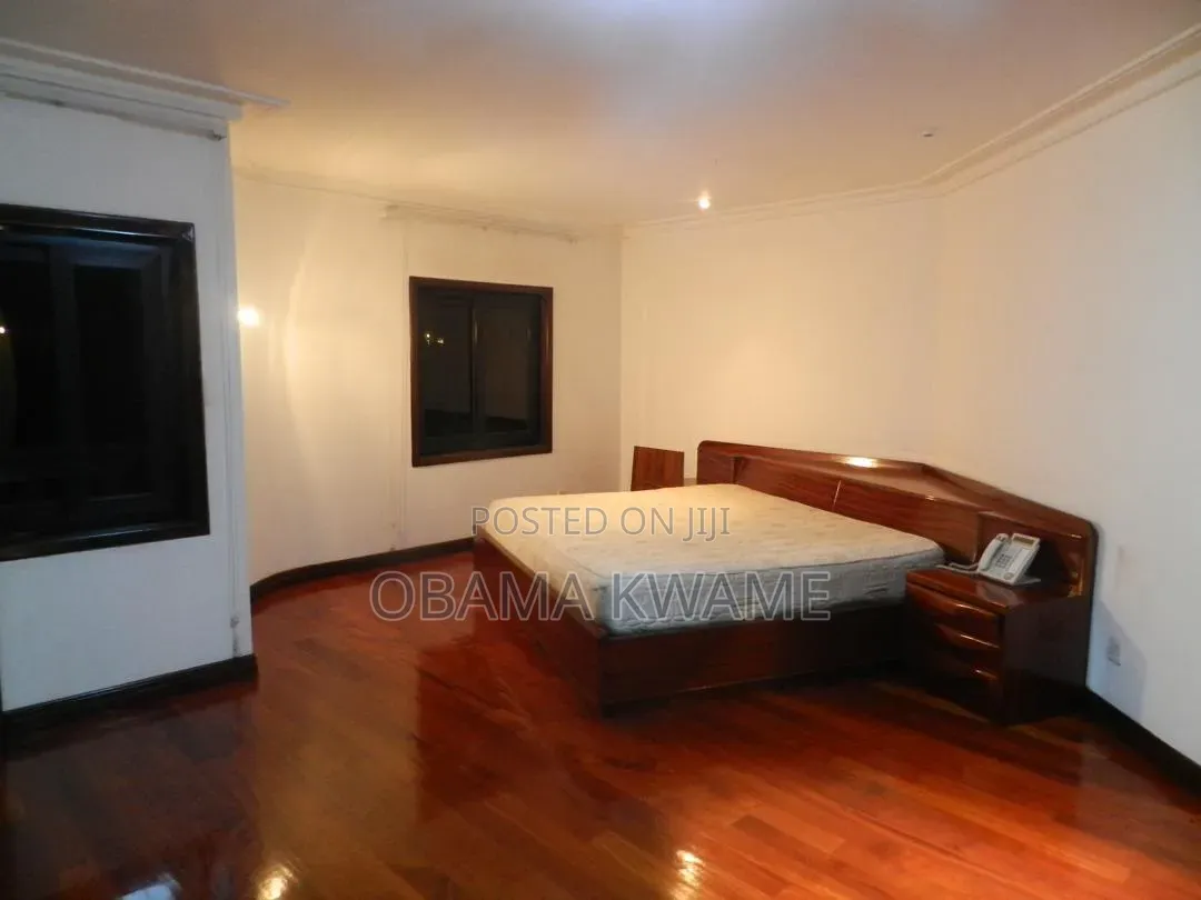 5bdrm Mansion in Laryea Homes, Airport Residential Area for sale