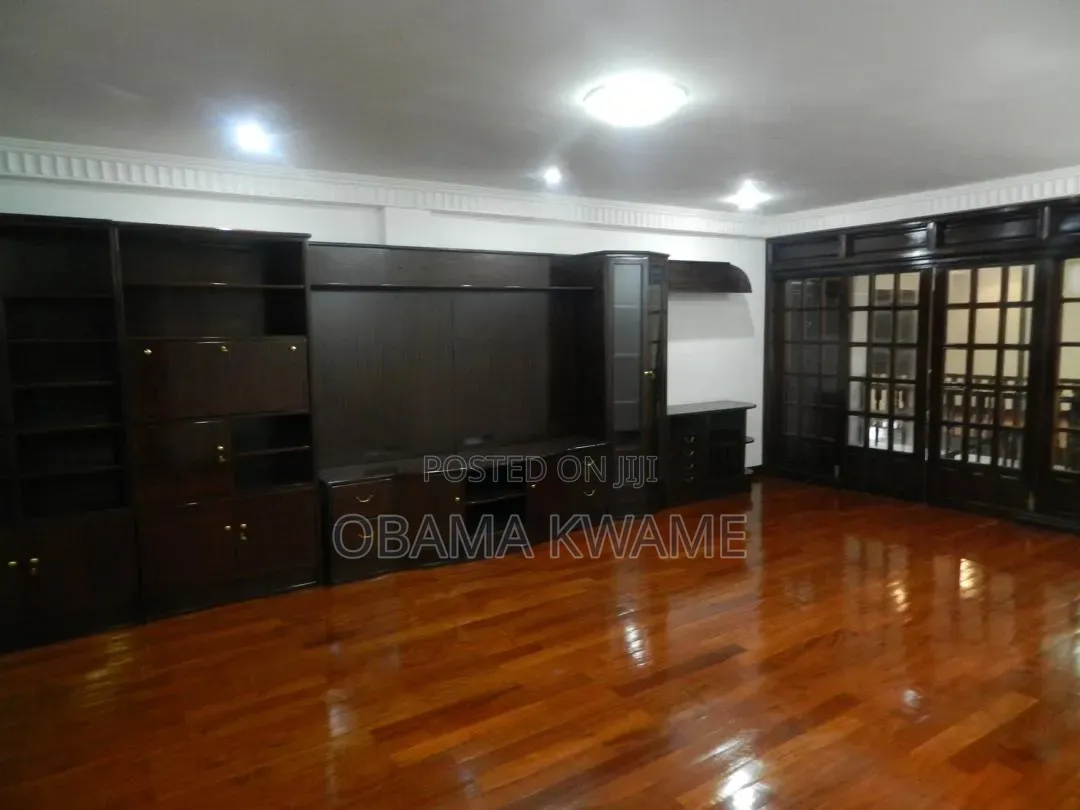 5bdrm Mansion in Laryea Homes, Airport Residential Area for sale