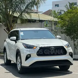 Toyota Highlander LE 2021 White