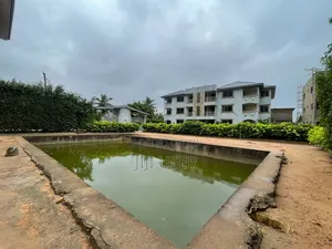20bdrm House in 69, Police Station for sale