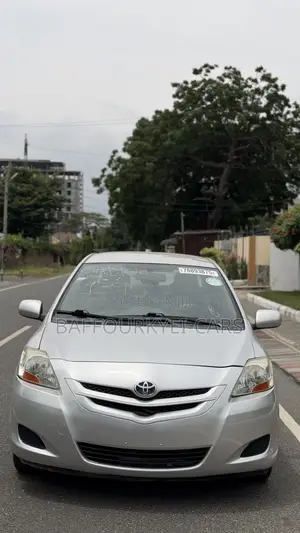 Toyota Yaris 2012 Silver