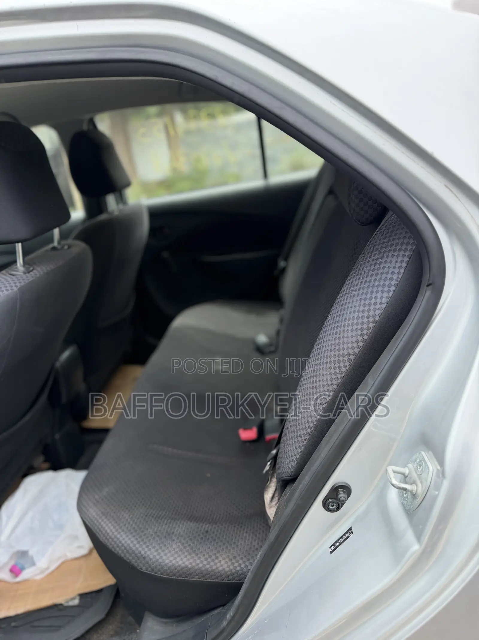 Toyota Yaris 2012 Silver