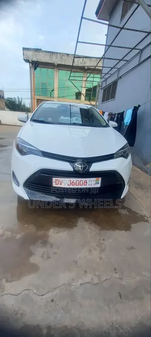 Toyota Corolla LE 4dr Sedan (1.8L 4cyl CVT) 2017 White