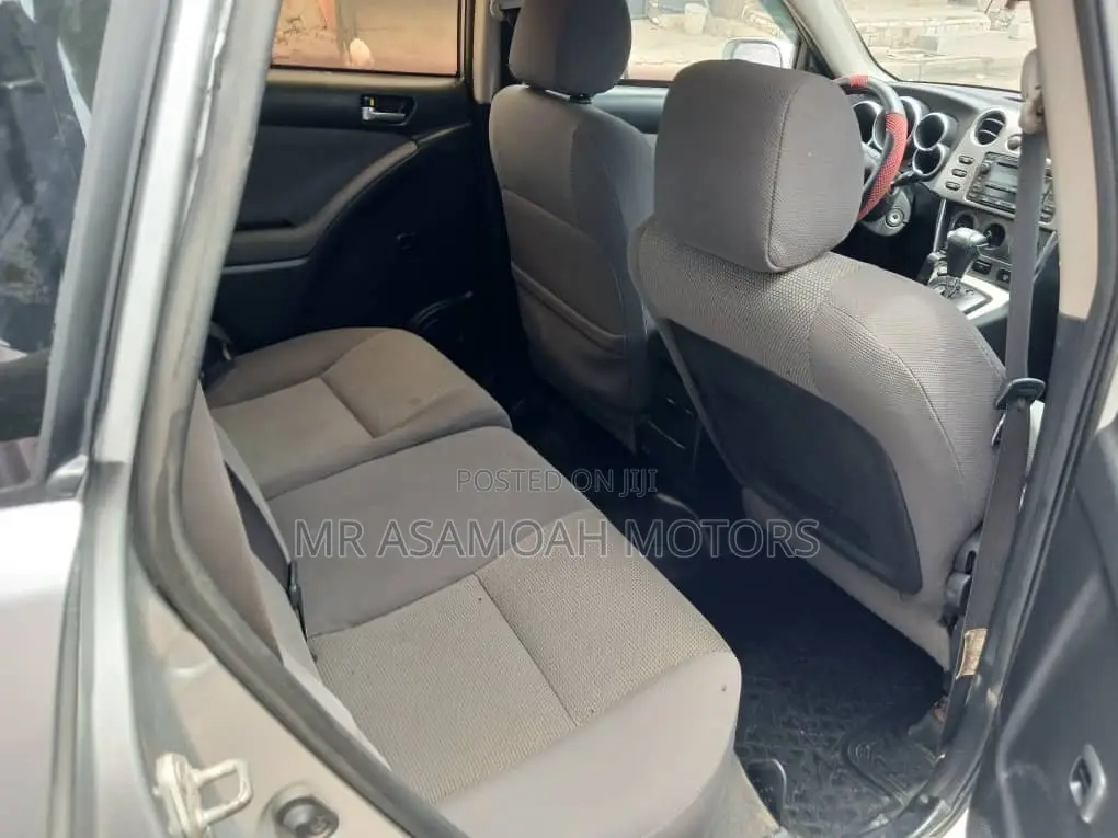 Toyota Matrix Hatchback FWD (1.8L 4cyl 5M) 2010 Silver