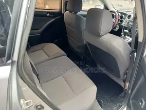 Toyota Matrix Hatchback FWD (1.8L 4cyl 5M) 2010 Silver
