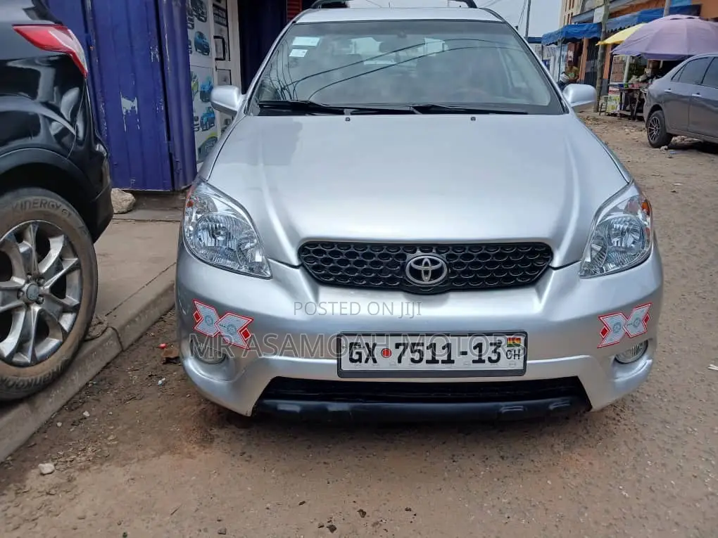 Toyota Matrix Hatchback FWD (1.8L 4cyl 5M) 2010 Silver