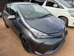 Toyota Vitz 1.3 FWD 5dr 2015 Gray