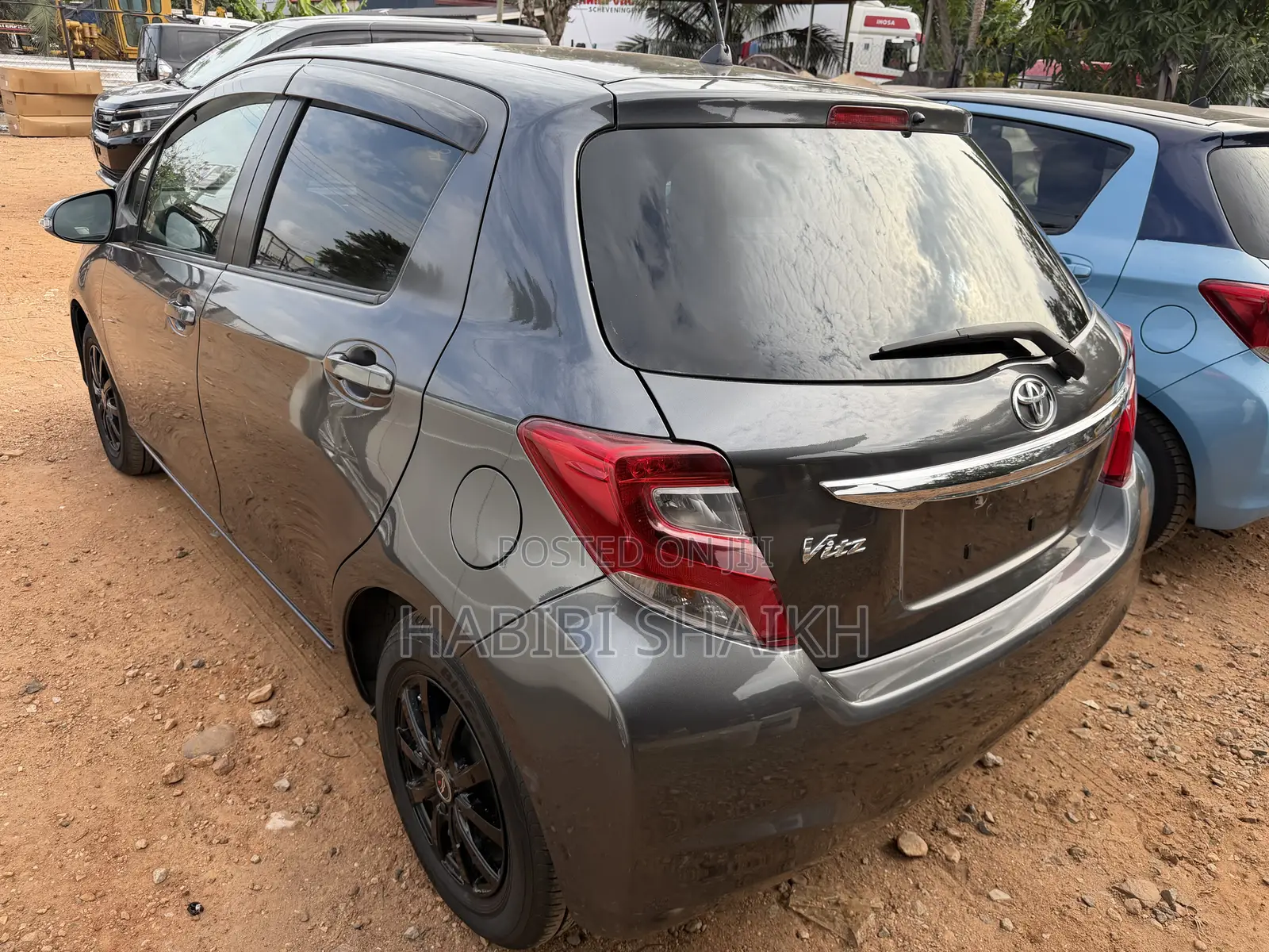Toyota Vitz 1.3 FWD 5dr 2015 Gray