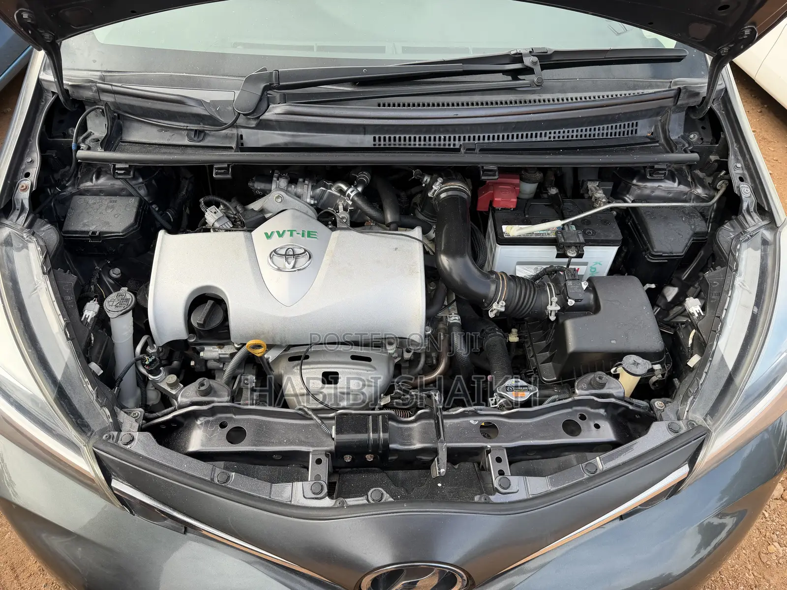 Toyota Vitz 1.3 FWD 5dr 2015 Gray