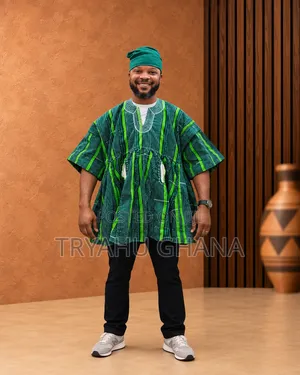 Shop Authentic Handmade Green Ghanaian Smocks, Fugu Batakari at Tryahu