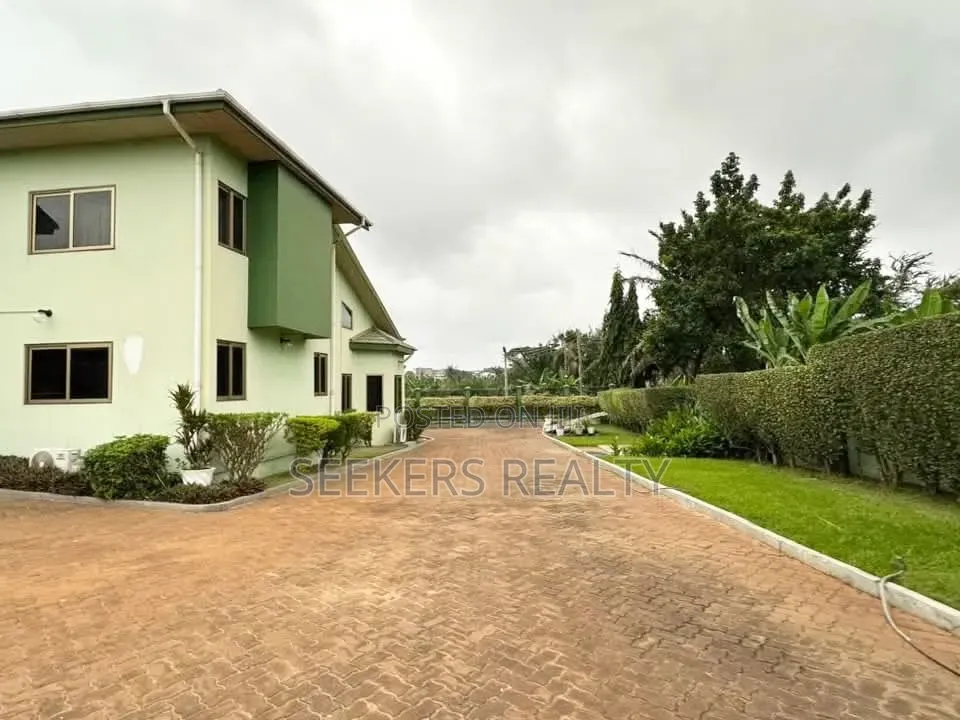 6bdrm House in Ghana Flag for sale