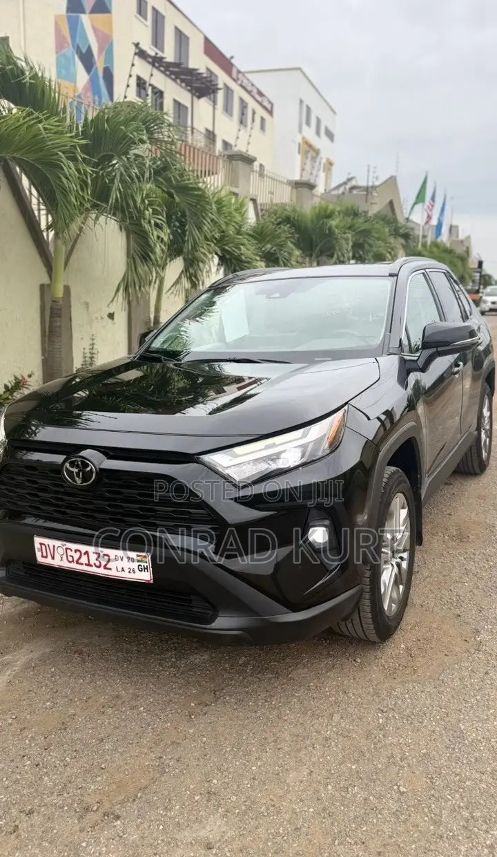 Toyota RAV4 XLE FWD 2023 Black
