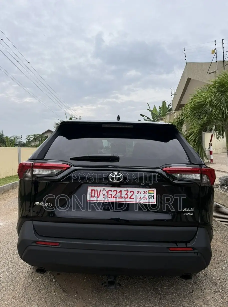 Toyota RAV4 XLE FWD 2023 Black