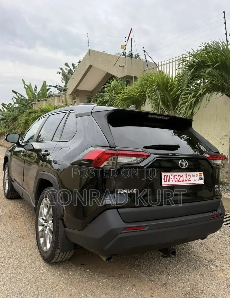 Toyota RAV4 XLE FWD 2023 Black