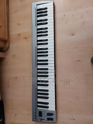 Acorn Masterkey 61 USB Midi Keyboard.