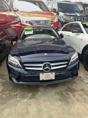 Mercedes-Benz C300 2019 Blue