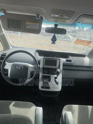 Toyota Voxy V 4WD 8-Seater 2011 Black