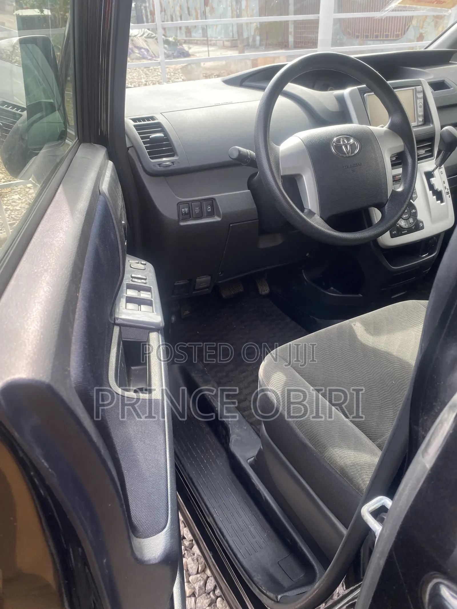 Toyota Voxy V 4WD 8-Seater 2011 Black