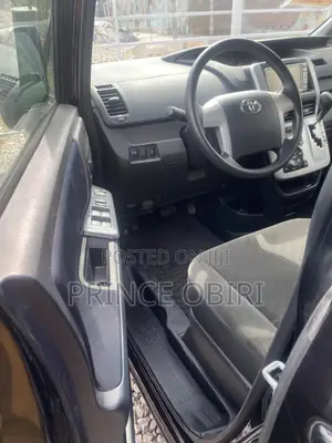 Toyota Voxy V 4WD 8-Seater 2011 Black