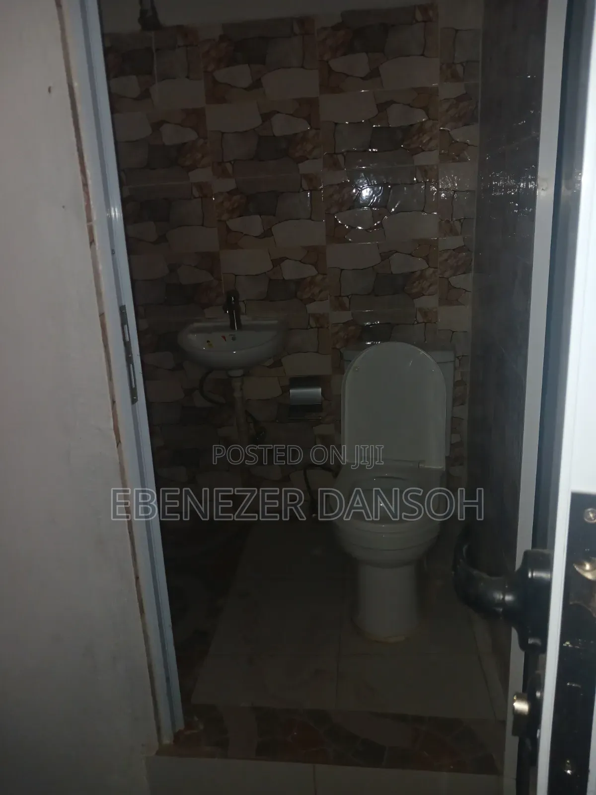 1bdrm Apartment in Telephone Pole, Tseaddo for rent