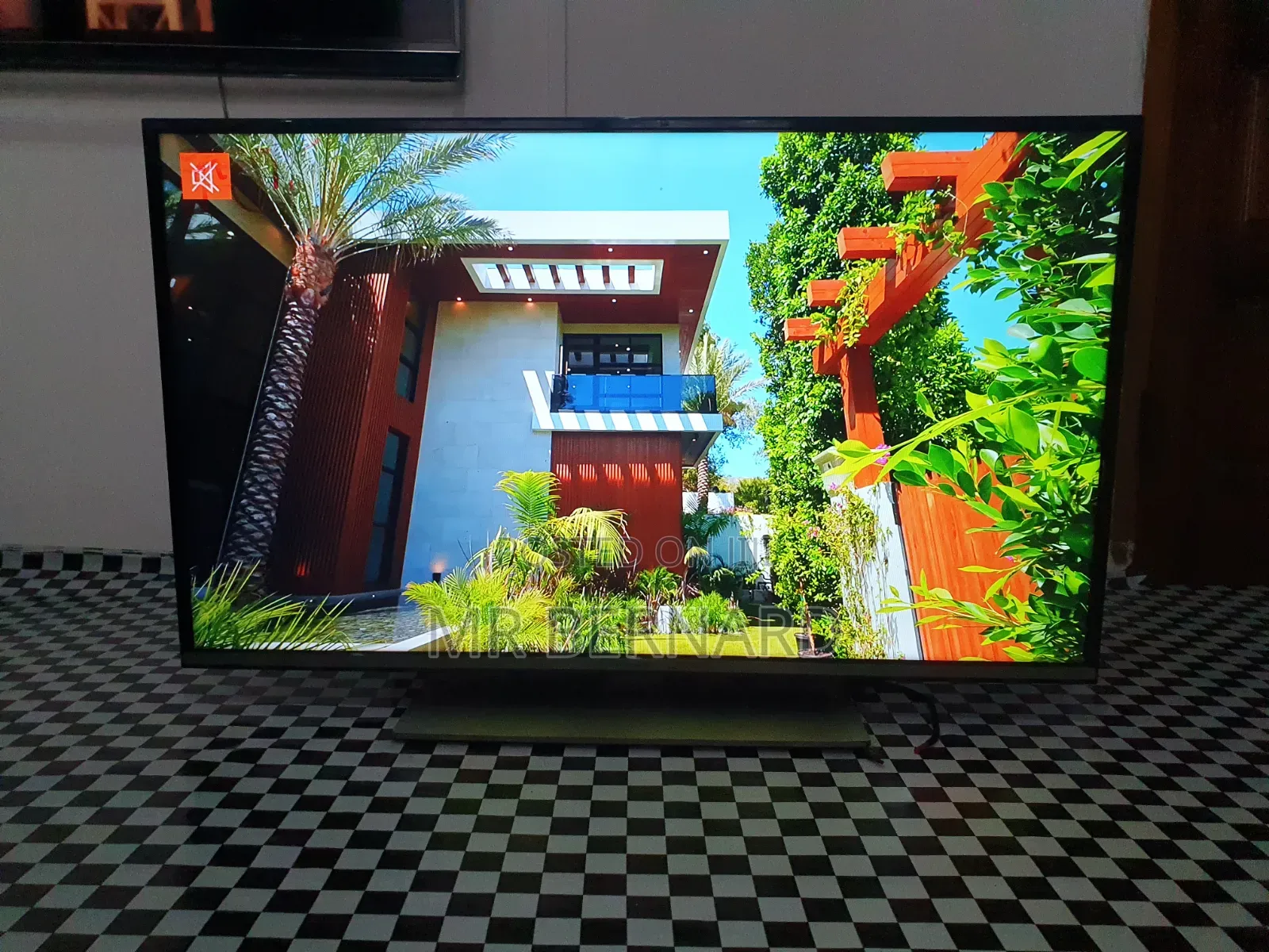 TV 32inches Smart Digital Satellite