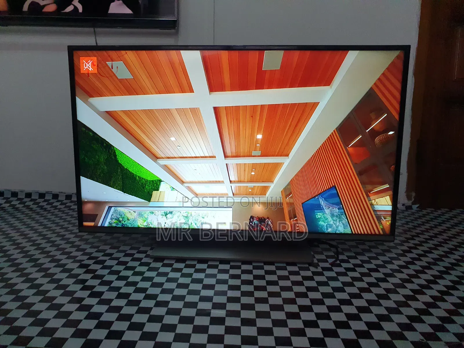 TV 32inches Smart Digital Satellite