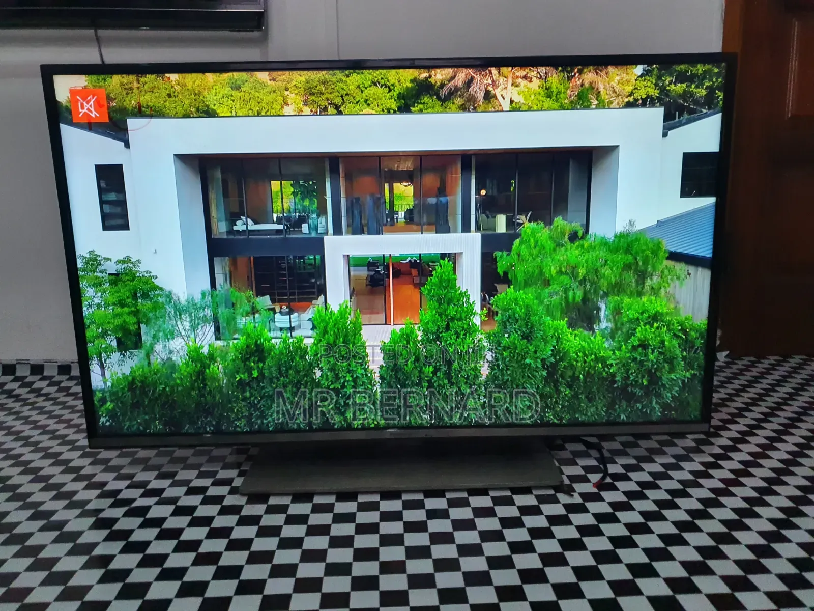 TV 32inches Smart Digital Satellite